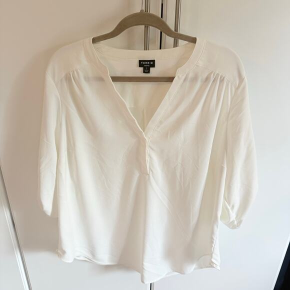 TORRID Harper 3/4 length sleeve ivory blouse (no chest pockets) - Picture 4 of 6